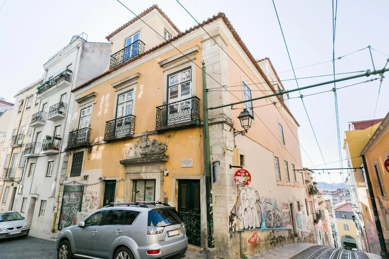 Breathtaking River-City View Two Private Terraces 3 Bedrooms And 3 Bathrooms 17Th Century Building Central Bica Chiado District Лиссабон