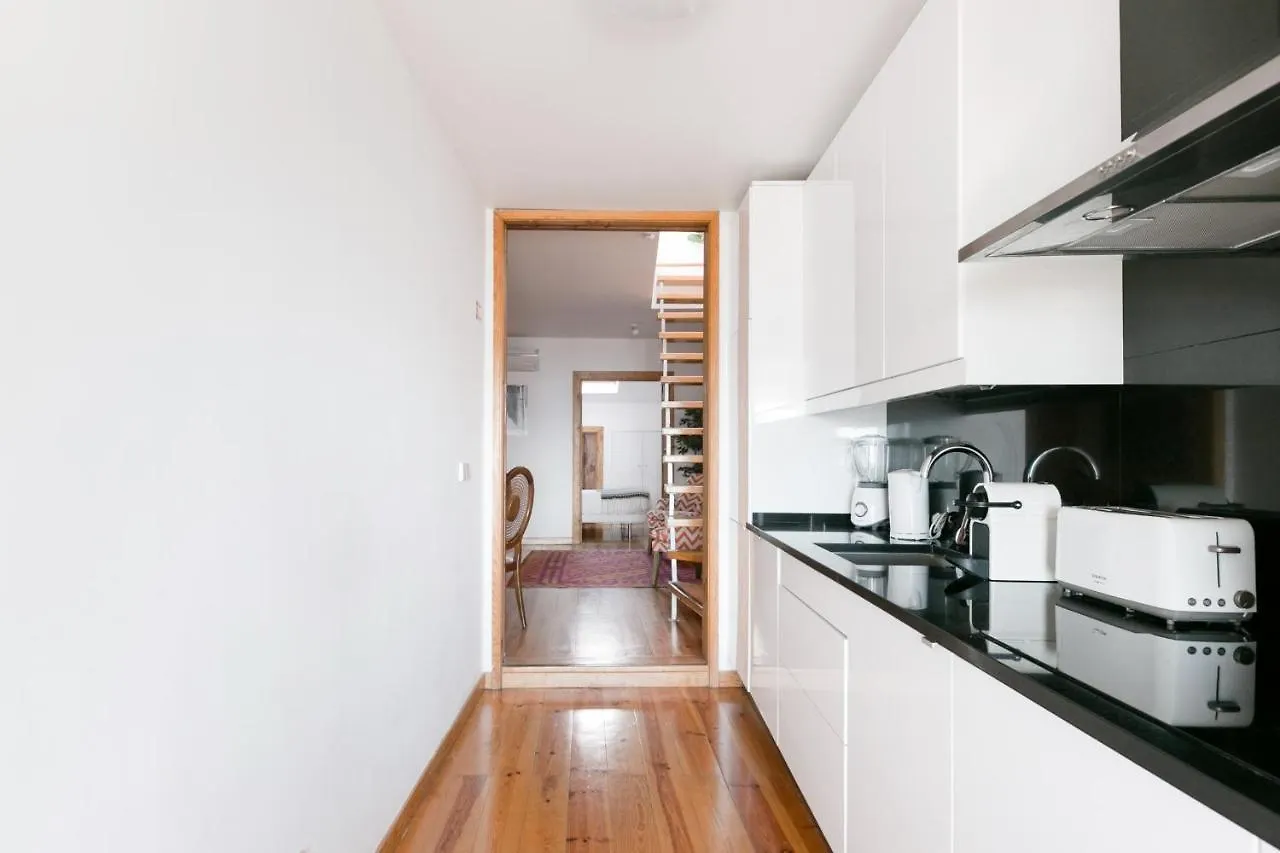 Breathtaking River-City View Two Private Terraces 3 Bedrooms And 3 Bathrooms 17Th Century Building Central Bica Chiado District Лиссабон