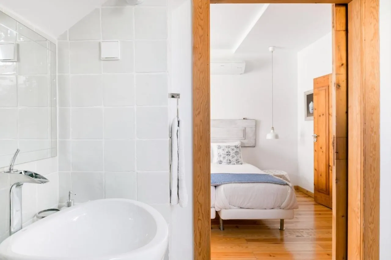 Breathtaking River-City View Two Private Terraces 3 Bedrooms And 3 Bathrooms 17Th Century Building Central Bica Chiado District Лиссабон 0*,