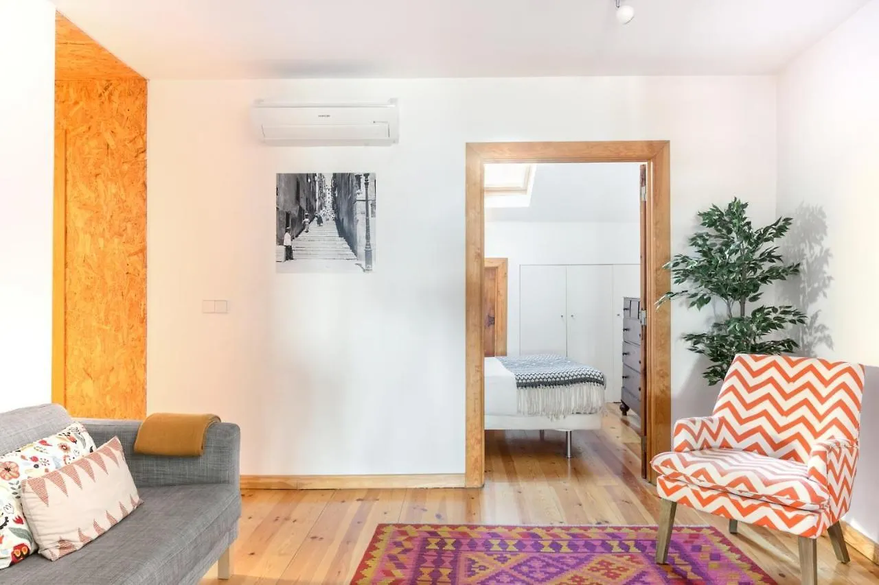 Breathtaking River-City View Two Private Terraces 3 Bedrooms And 3 Bathrooms 17Th Century Building Central Bica Chiado District Лиссабон