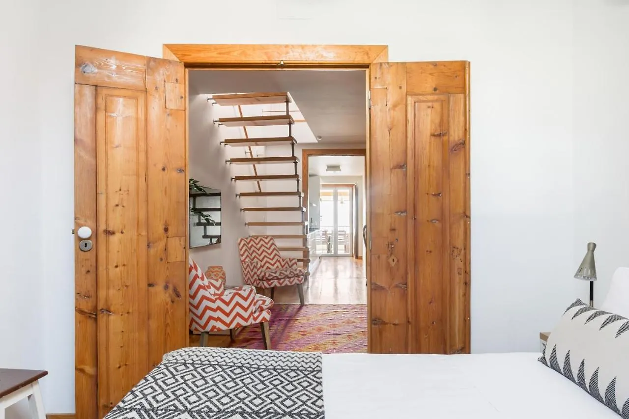 Breathtaking River-City View Two Private Terraces 3 Bedrooms And 3 Bathrooms 17Th Century Building Central Bica Chiado District Лиссабон Португалия