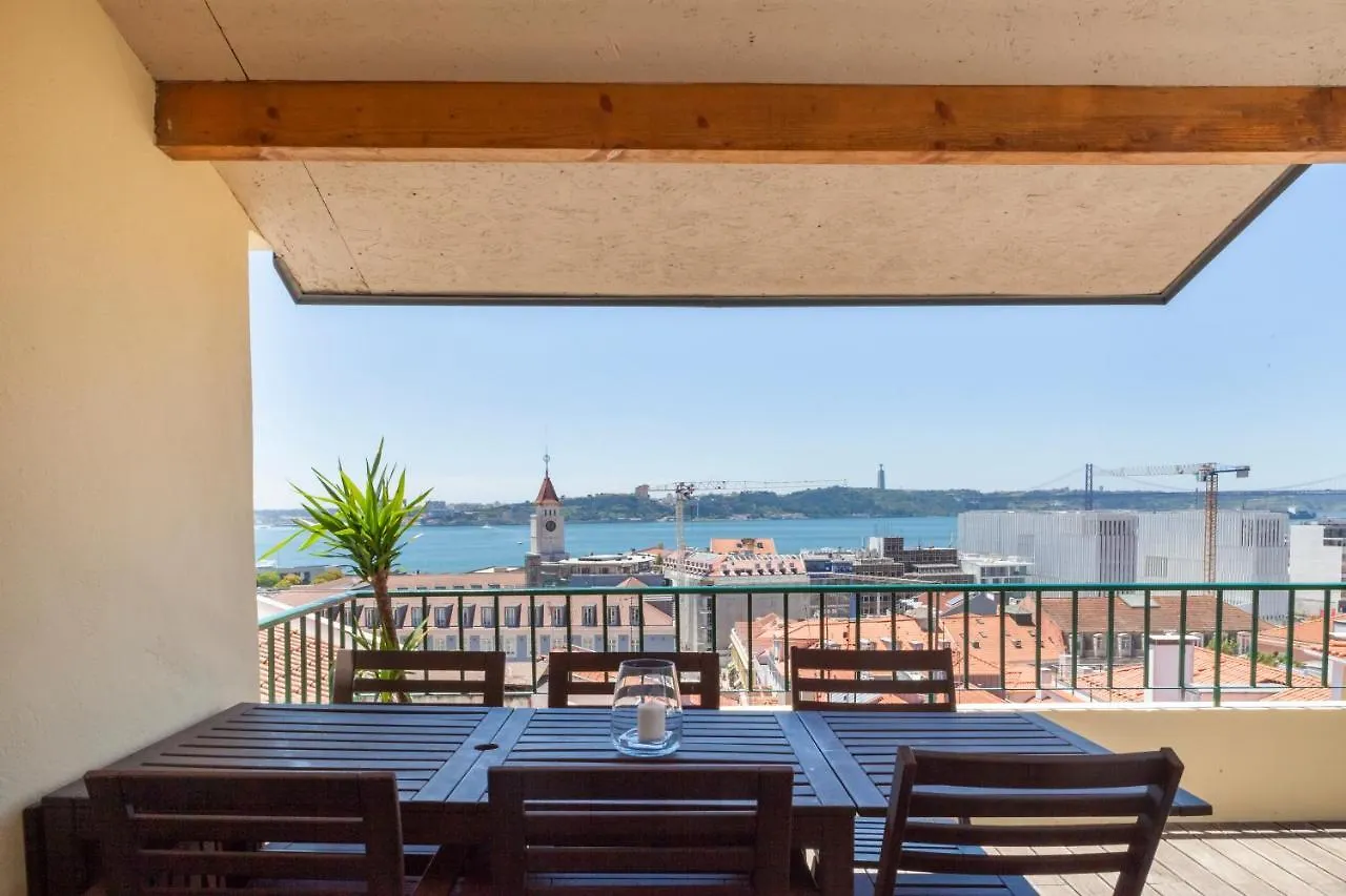 Breathtaking River-City View Two Private Terraces 3 Bedrooms And 3 Bathrooms 17Th Century Building Central Bica Chiado District Лиссабон
