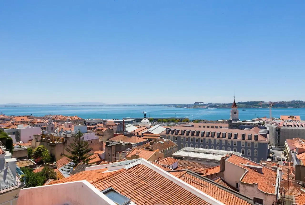 Апартаменты Breathtaking River-City View Two Private Terraces 3 Bedrooms And 3 Bathrooms 17Th Century Building Central Bica Chiado District Лиссабон