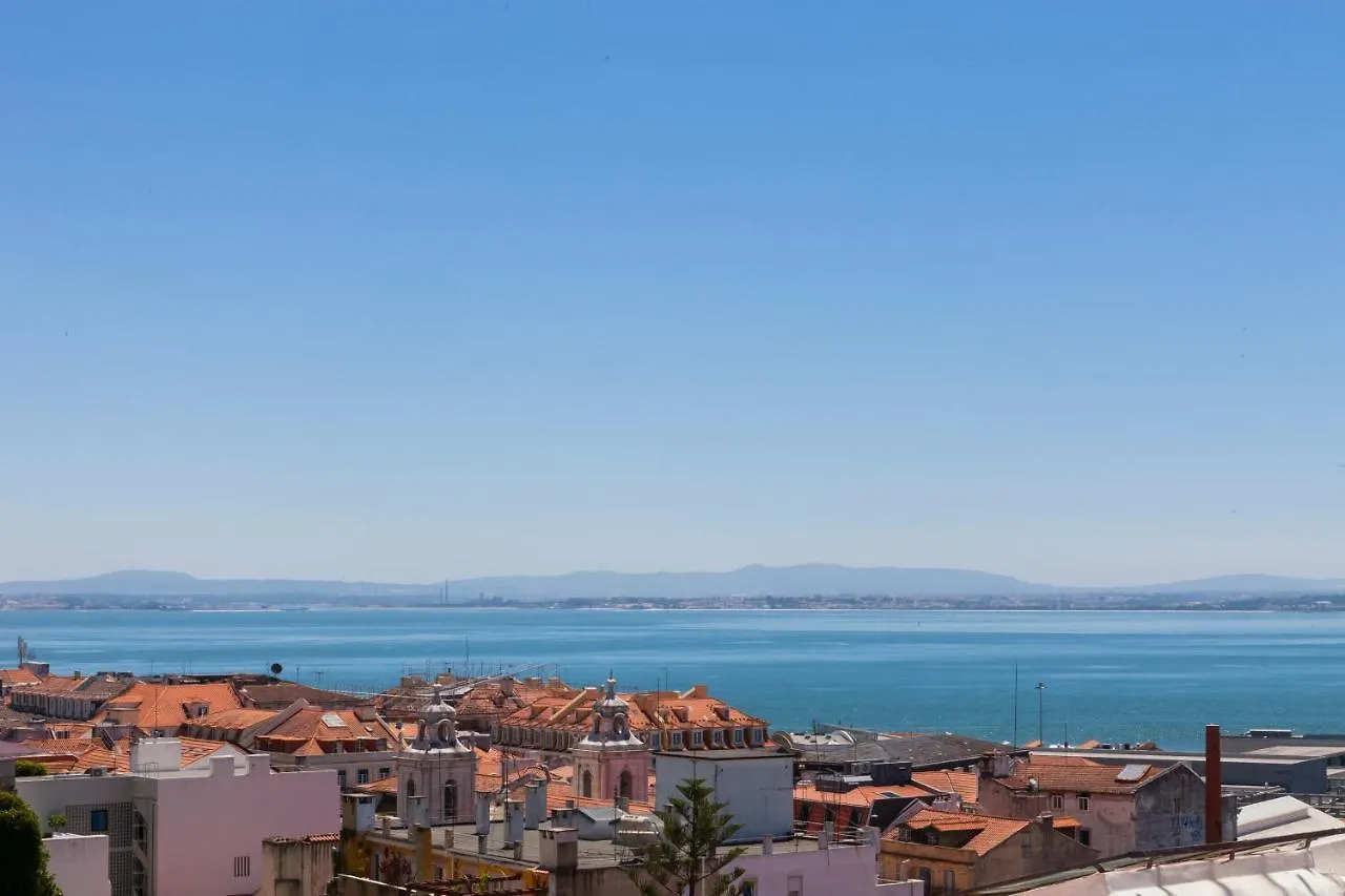 Апартаменты Breathtaking River-City View Two Private Terraces 3 Bedrooms And 3 Bathrooms 17Th Century Building Central Bica Chiado District Лиссабон
