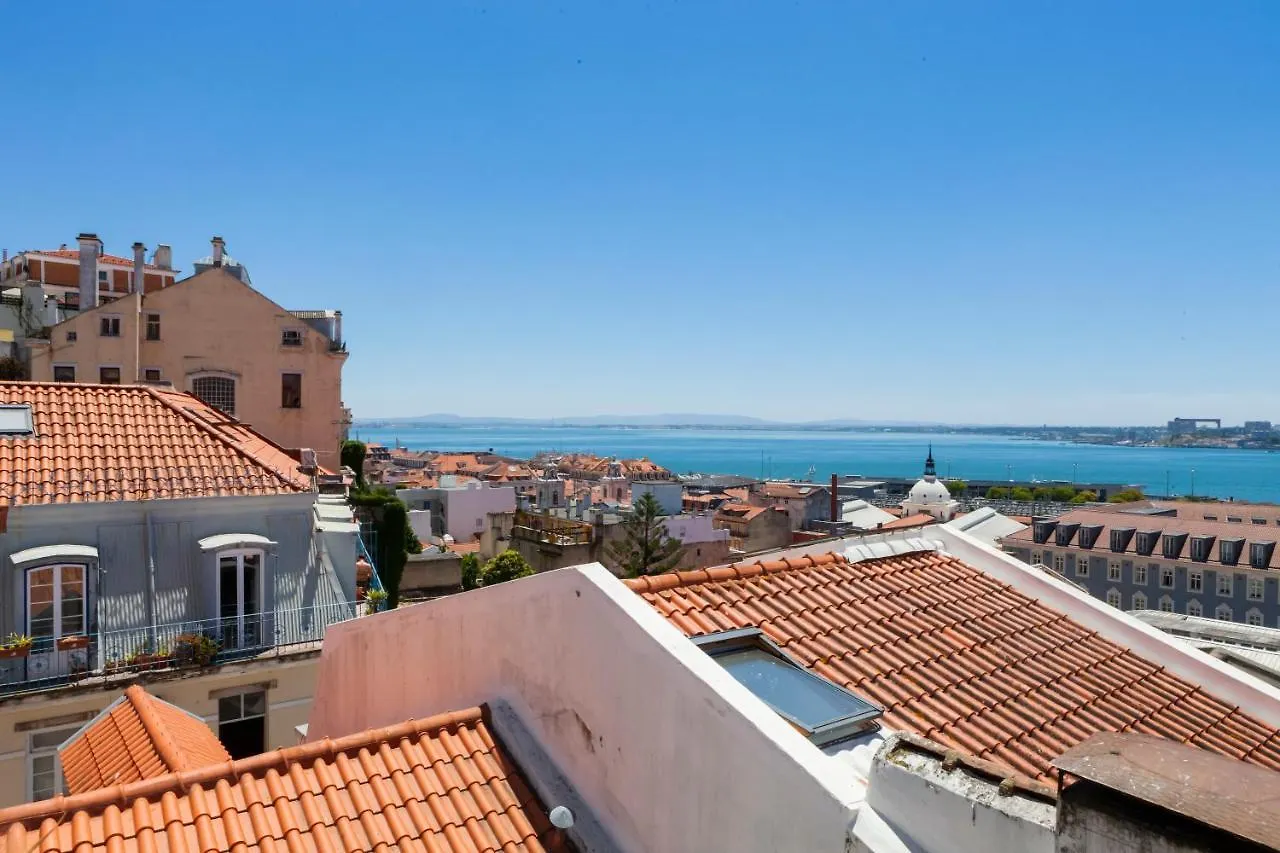 Breathtaking River-City View Two Private Terraces 3 Bedrooms And 3 Bathrooms 17Th Century Building Central Bica Chiado District Лиссабон 0*,