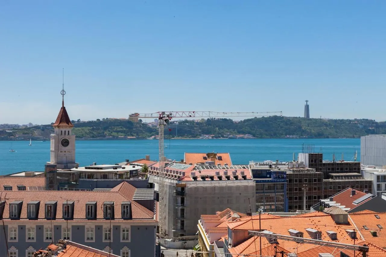 Breathtaking River-City View Two Private Terraces 3 Bedrooms And 3 Bathrooms 17Th Century Building Central Bica Chiado District Лиссабон Апартаменты