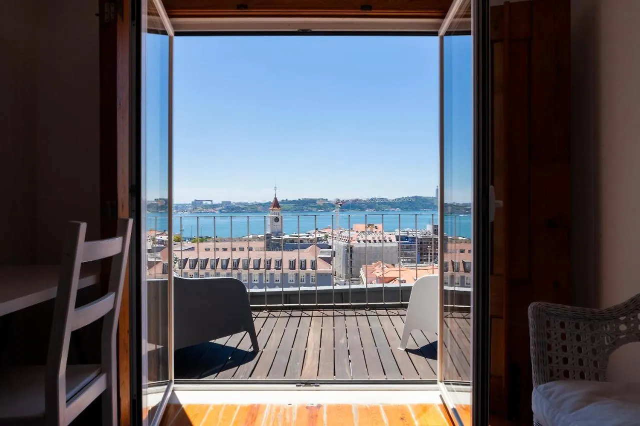 Апартаменты Breathtaking River-City View Two Private Terraces 3 Bedrooms And 3 Bathrooms 17Th Century Building Central Bica Chiado District Лиссабон