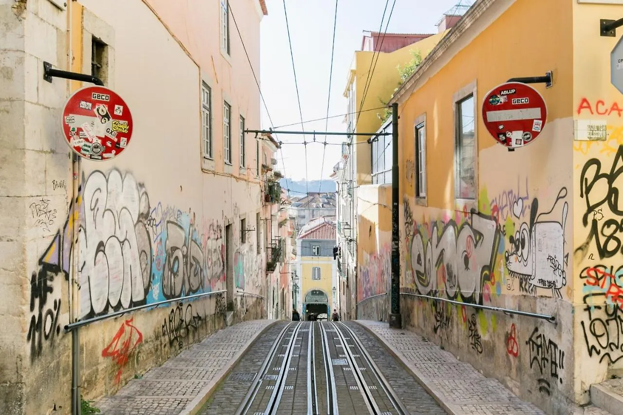 Breathtaking River-City View Two Private Terraces 3 Bedrooms And 3 Bathrooms 17Th Century Building Central Bica Chiado District Lisboa