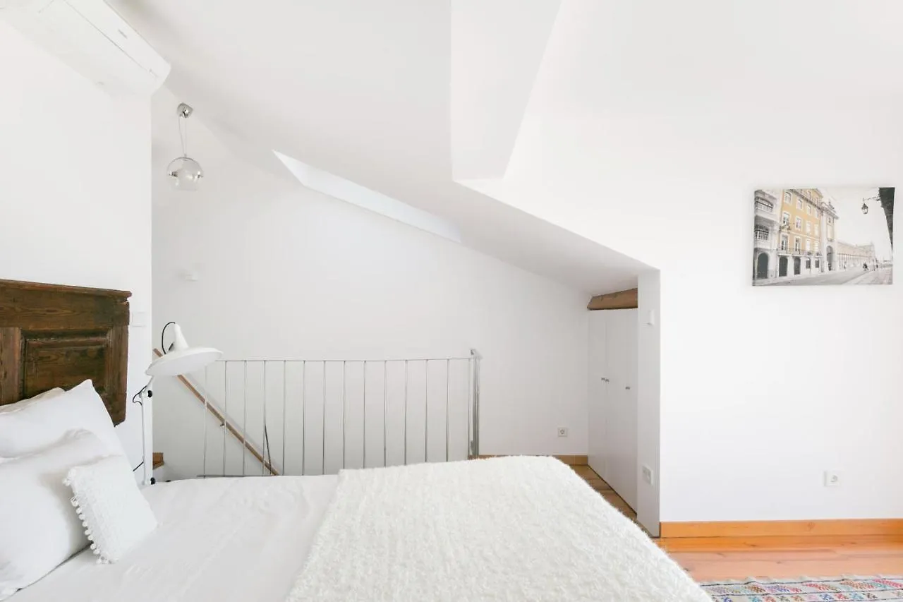 Breathtaking River-City View Two Private Terraces 3 Bedrooms And 3 Bathrooms 17Th Century Building Central Bica Chiado District Lisboa 0*,