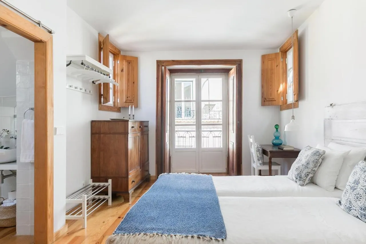 Breathtaking River-City View Two Private Terraces 3 Bedrooms And 3 Bathrooms 17Th Century Building Central Bica Chiado District Lisboa 0*,  Portugalsko