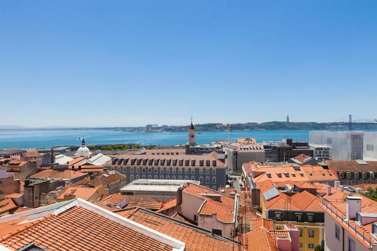 Breathtaking River-City View Two Private Terraces 3 Bedrooms And 3 Bathrooms 17Th Century Building Central Bica Chiado District Lisboa Apartmán